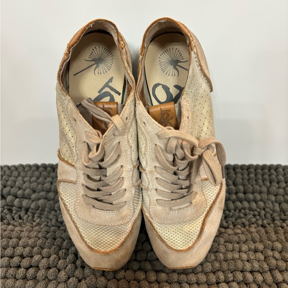 OTBT Women’s Snowbird Leather Sneakers - Picture 2 of 5